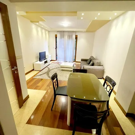 Center Apartment *